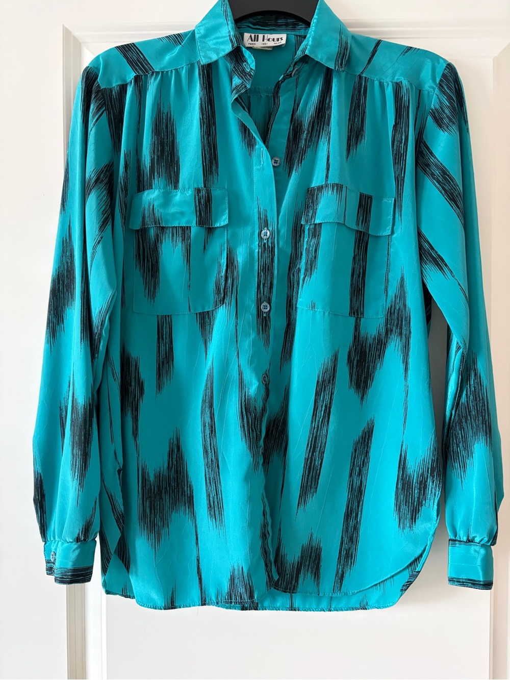 VINTAGE - All Hours - Turquoise & Black Brushstroke Button-Front Blouse